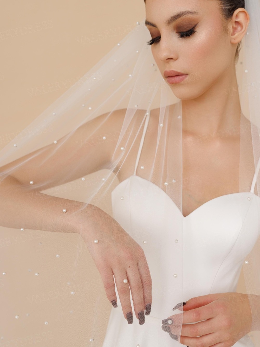 Elegant Pearl-Embellished Bridal Veil - Cathedral length